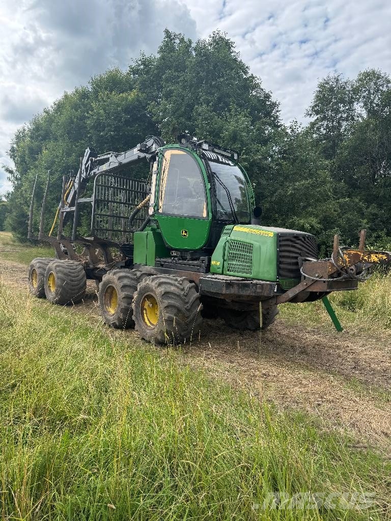 John Deere 810 E Kihordók