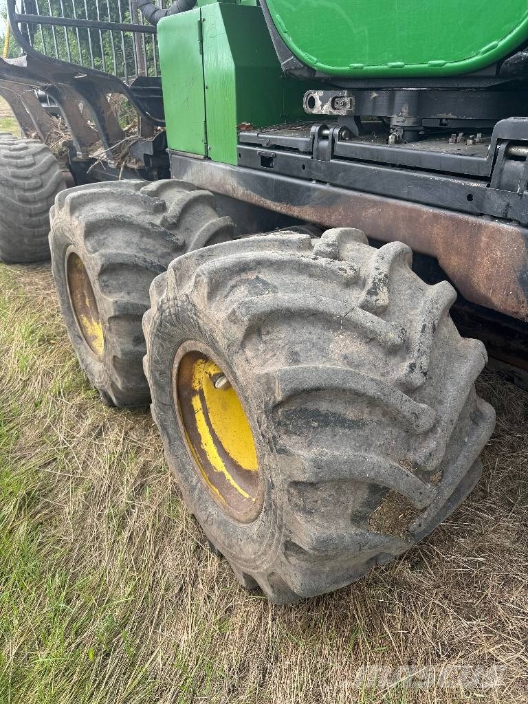 John Deere 810 E Kihordók