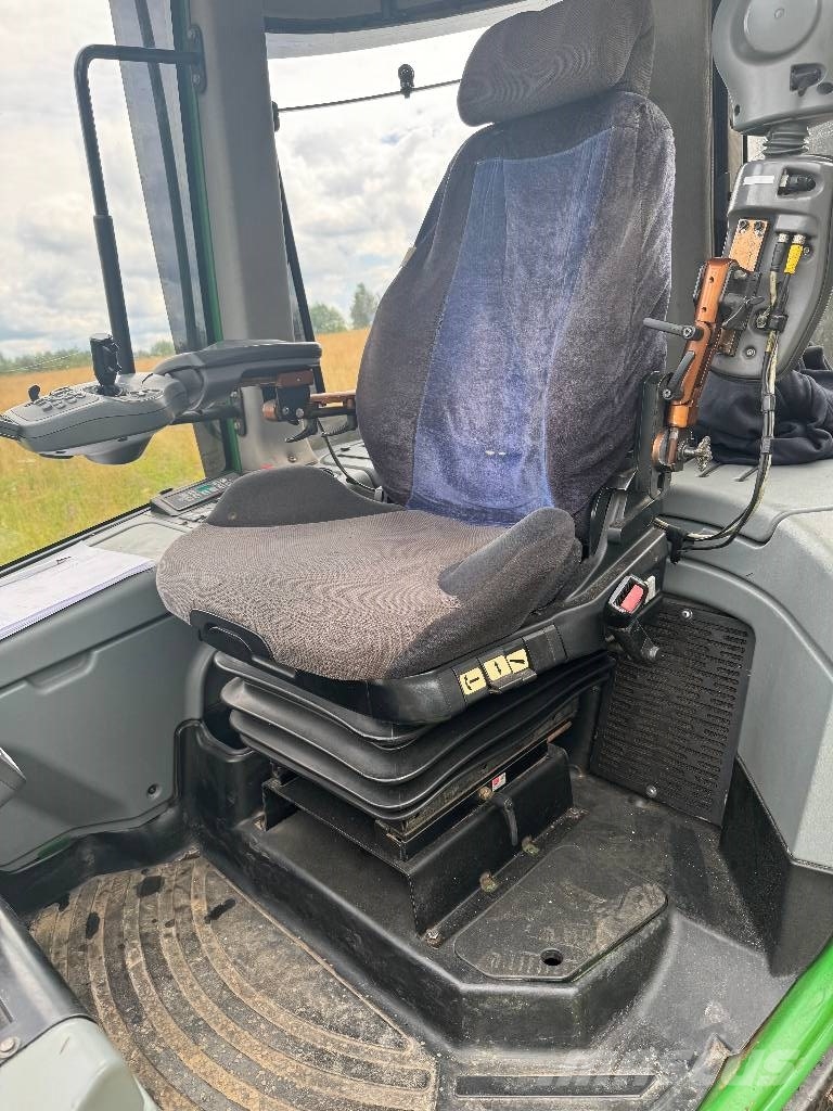 John Deere 810 E Kihordók