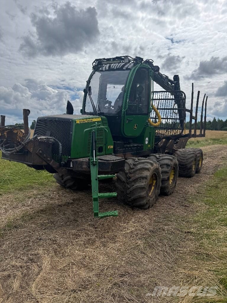John Deere 810 E Kihordók