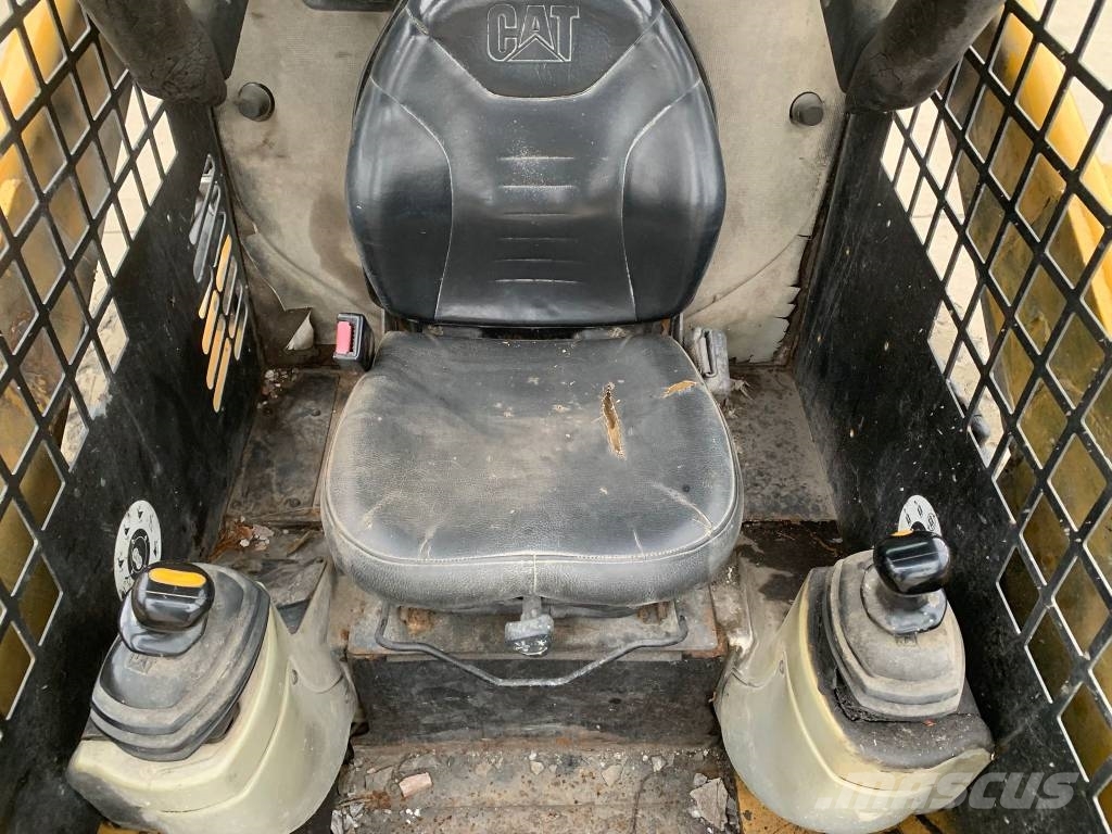 CAT 226 Kompaktrakodók