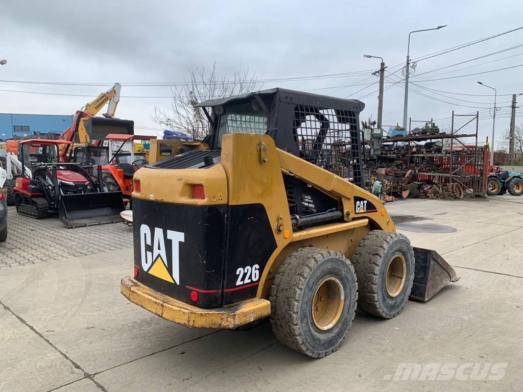 CAT 226 Kompaktrakodók