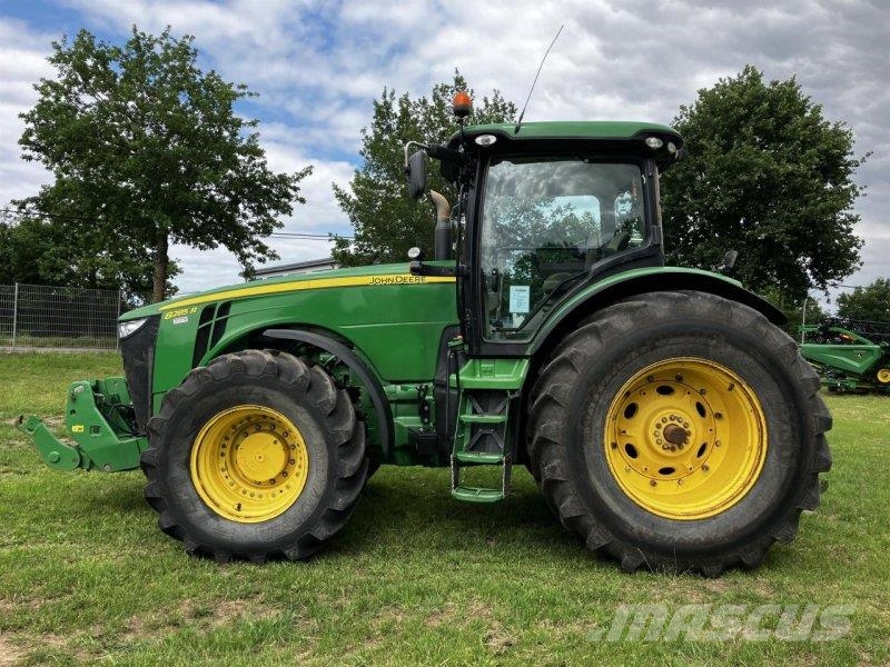 John Deere 8285R Traktori
