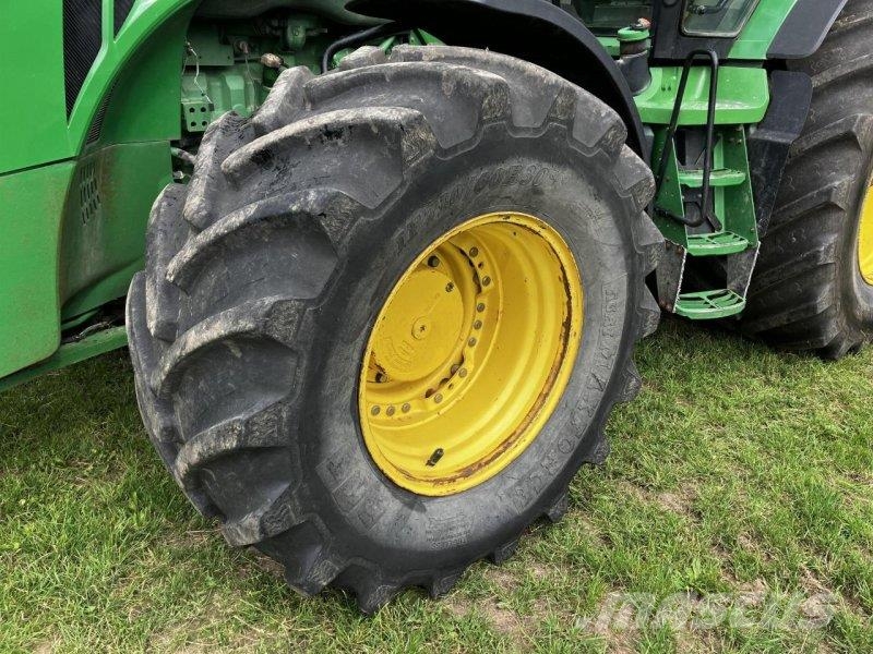 John Deere 8285R Traktori