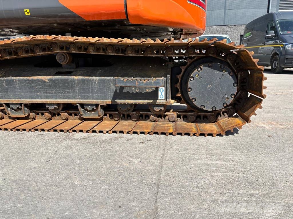 Hitachi ZX 135 USBL-7B Excavadoras sobre orugas
