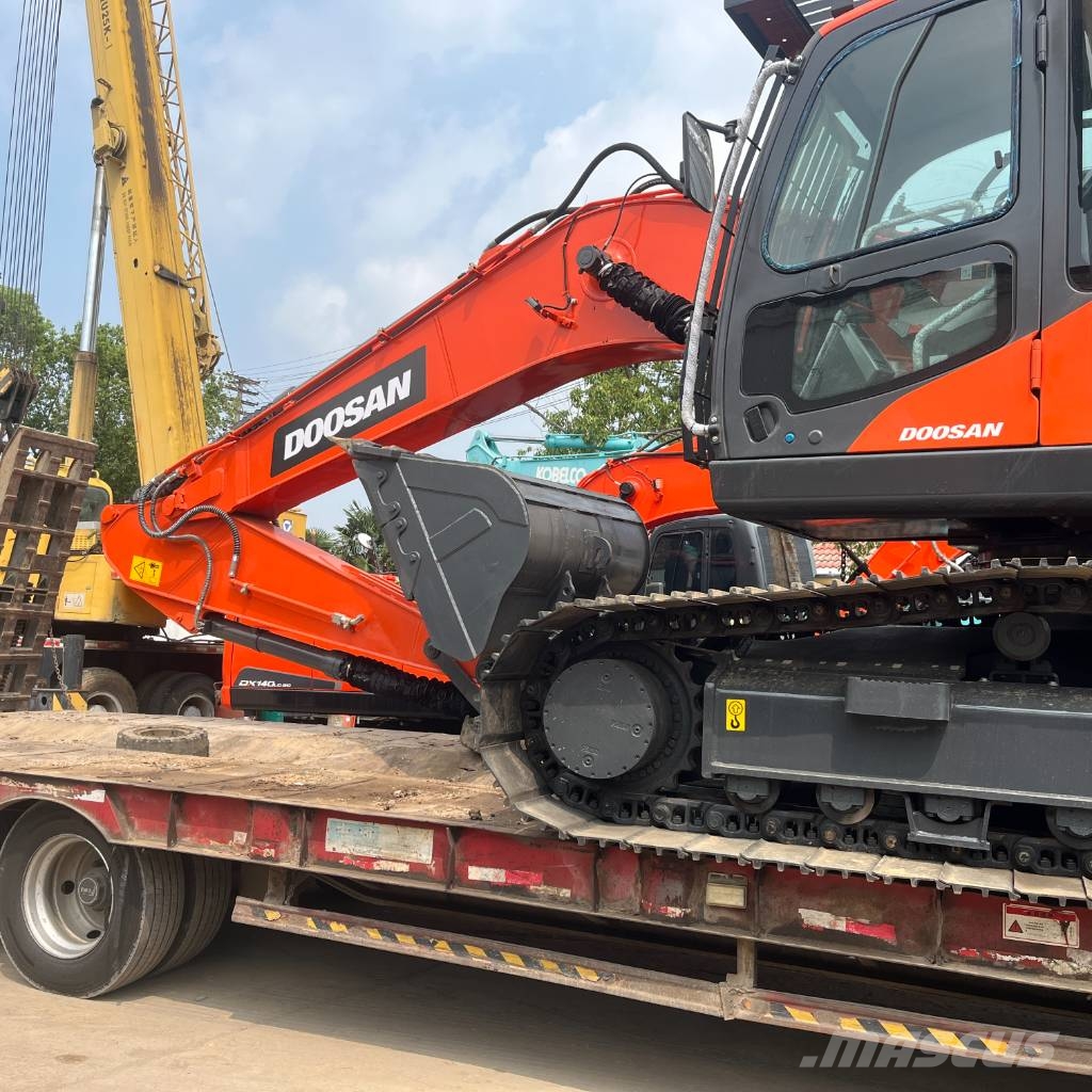 Doosan DX 225 LCA Lánctalpas kotrók