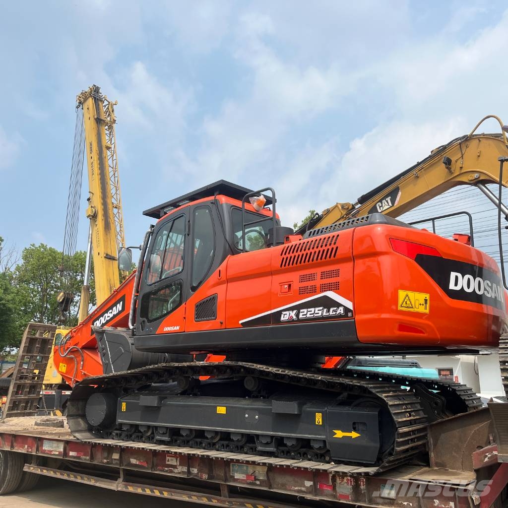 Doosan DX 225 LCA Lánctalpas kotrók