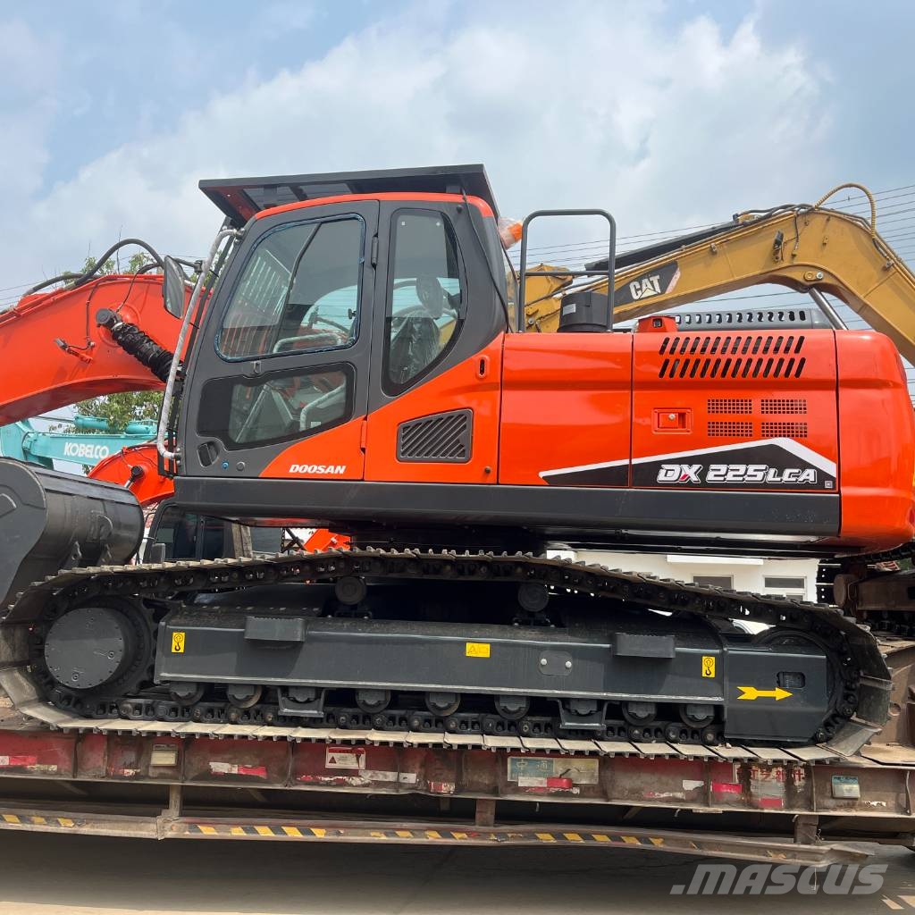 Doosan DX 225 LCA Lánctalpas kotrók