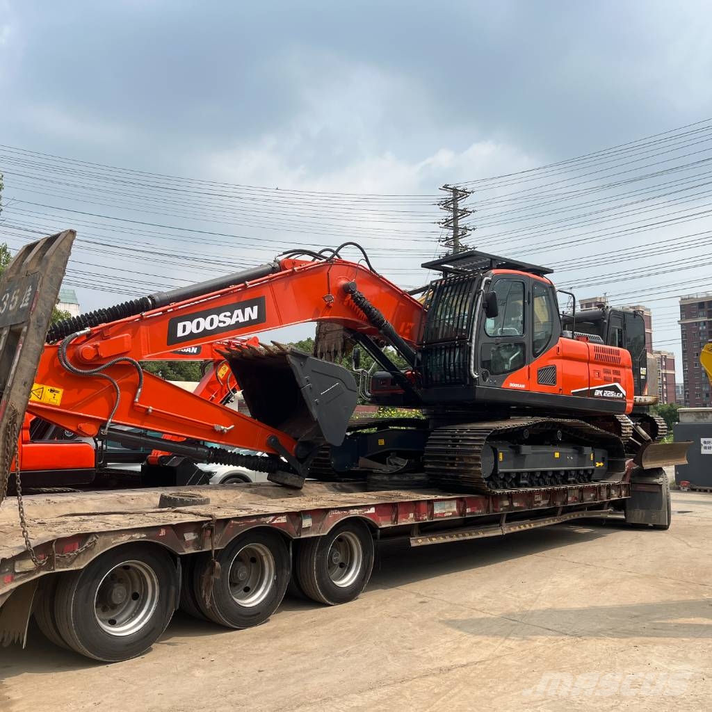 Doosan DX 225 LCA Lánctalpas kotrók