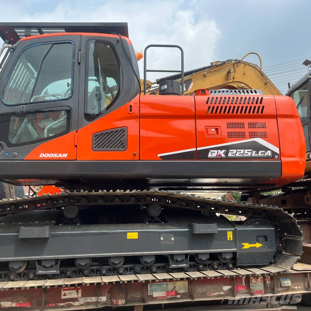 Doosan DX 225 LCA Lánctalpas kotrók