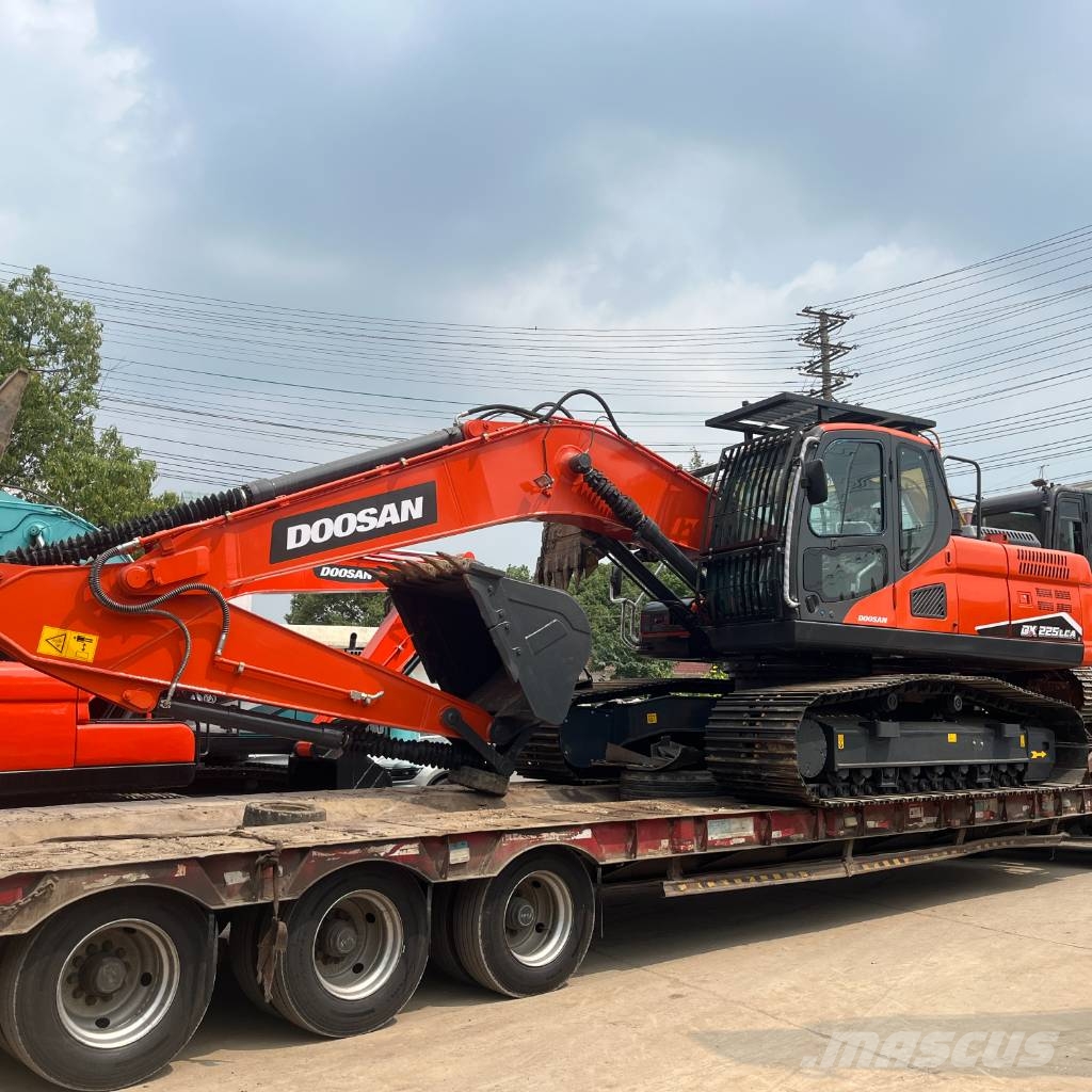 Doosan DX 225 LCA Lánctalpas kotrók