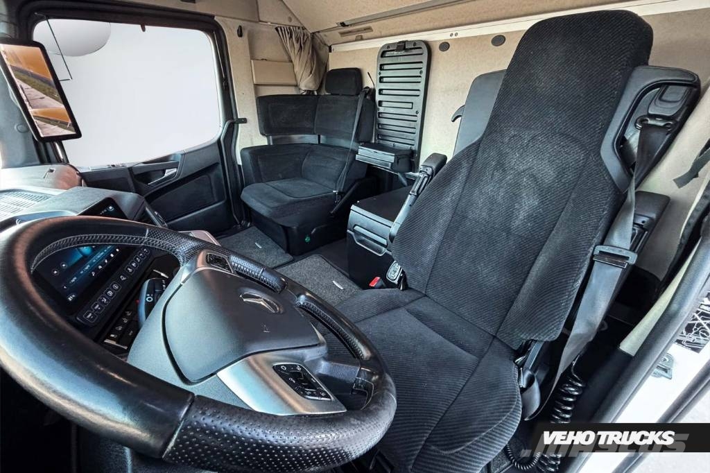 Mercedes-Benz Actros 2553 6x2 Boogie 牵引车