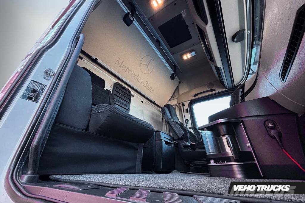Mercedes-Benz Actros 2553 6x2 Boogie 牵引车