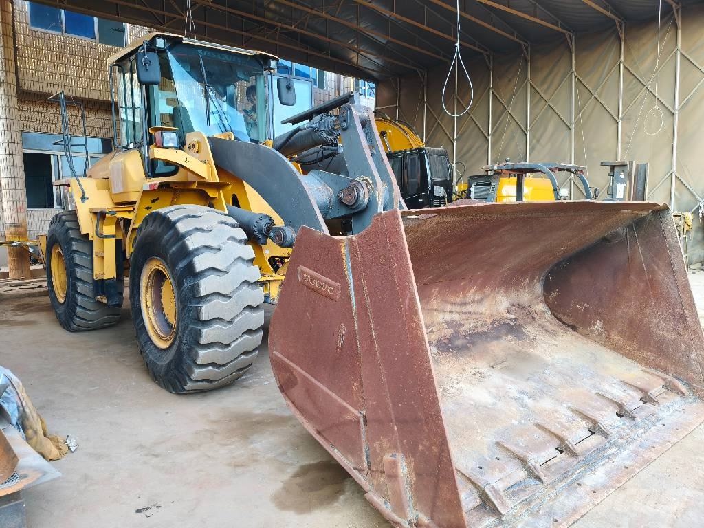 Volvo L 120 G لوادر بعجل