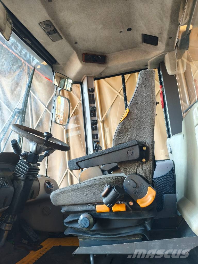 Volvo L 120 G لوادر بعجل