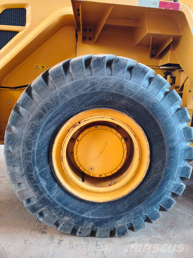 Volvo L 120 G لوادر بعجل