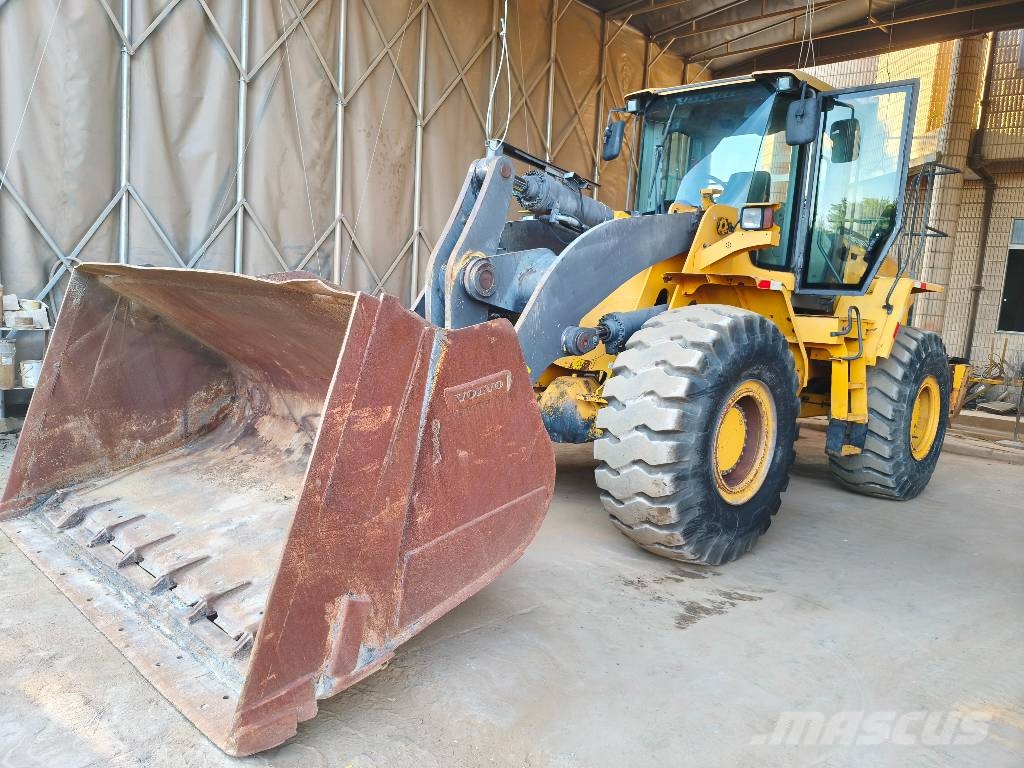Volvo L 120 G لوادر بعجل