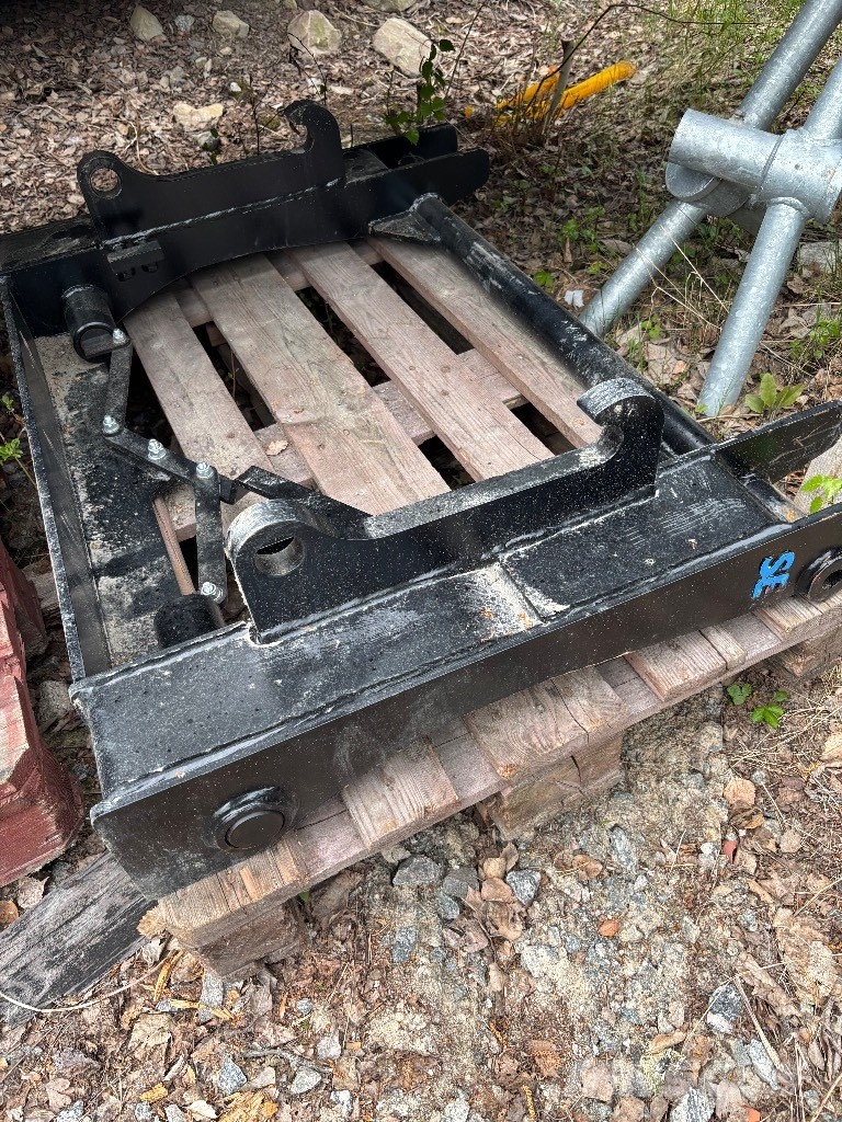 SE Equipment Adapter L30 till Stora Bm Muut kuormaus- ja kaivuulaitteet sekä lisävarusteet