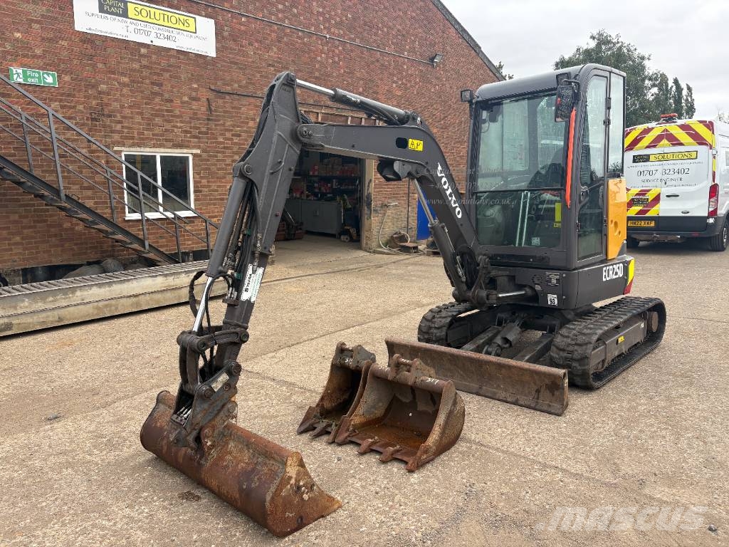 Volvo ECR 25 D 小型挖掘机