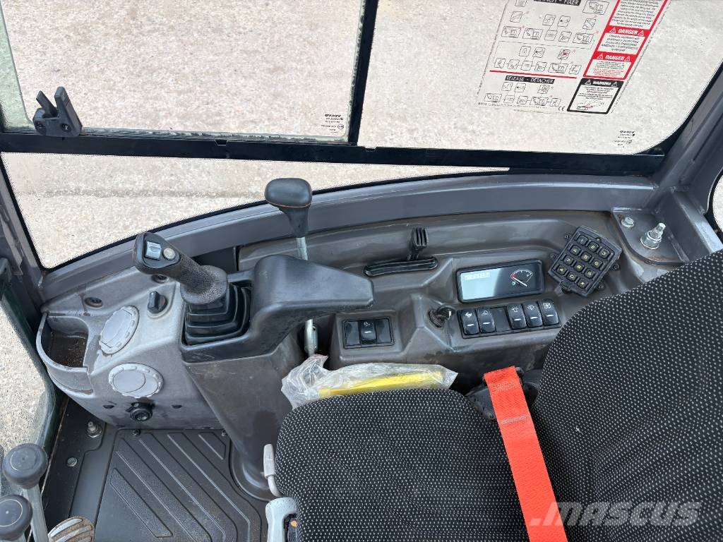 Volvo ECR 25 D 小型挖掘机
