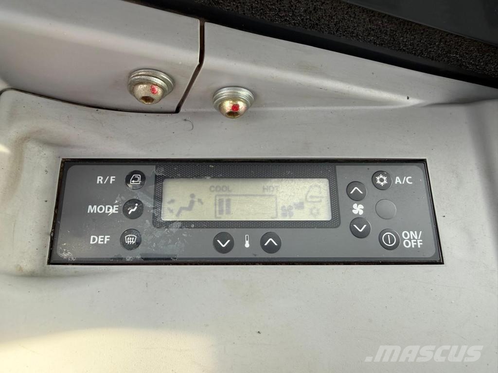 Hitachi ZX33U-6 . Minigraafmachines < 7t