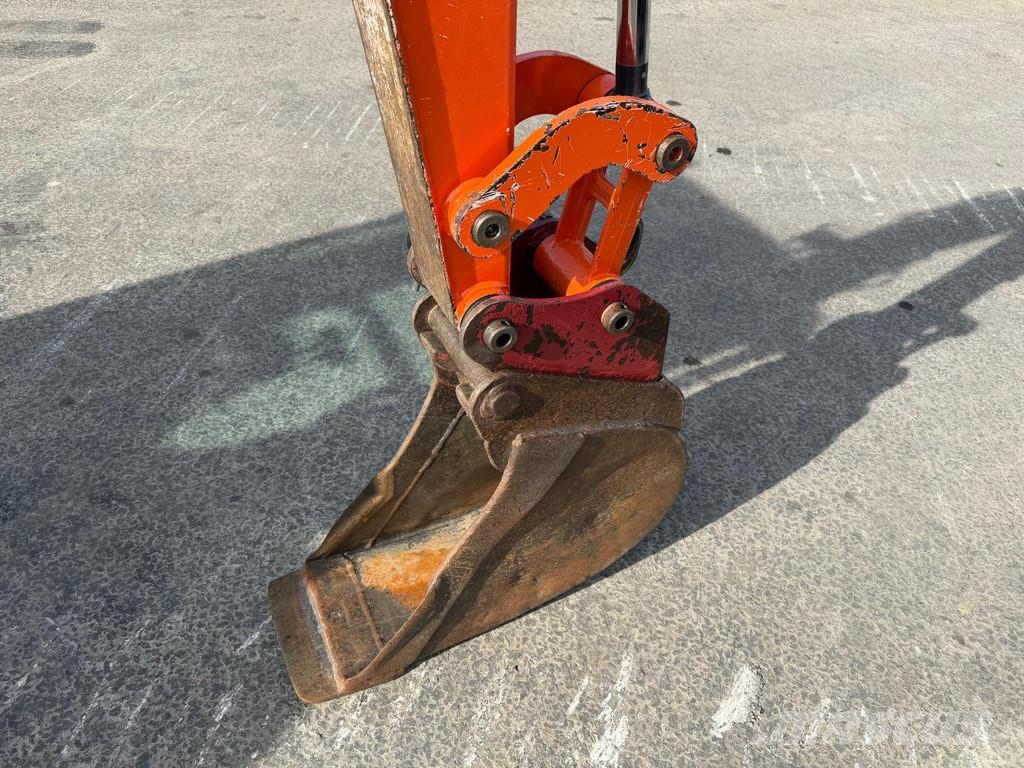 Hitachi ZX33U-6 . Minigraafmachines < 7t