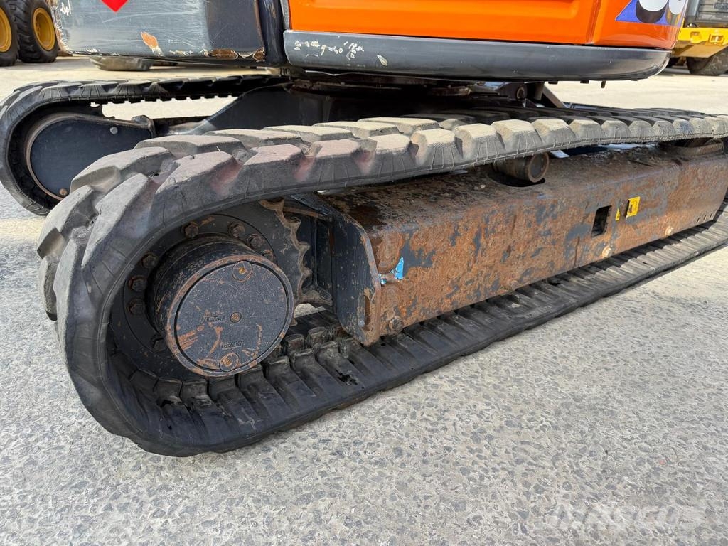 Hitachi ZX33U-6 . Minigraafmachines < 7t