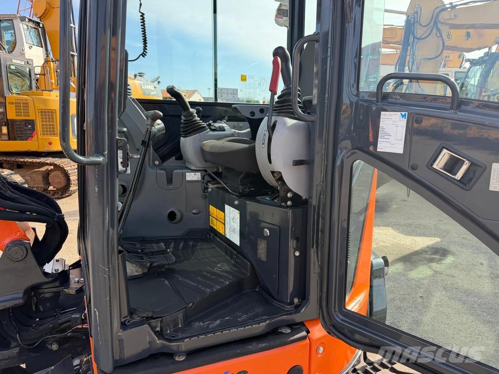 Hitachi ZX33U-6 . Minigraafmachines < 7t