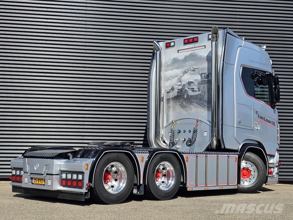 Scania S590 V8 6X4 / 2 TANKS / NL TRUCK! 80T Sadulveokid