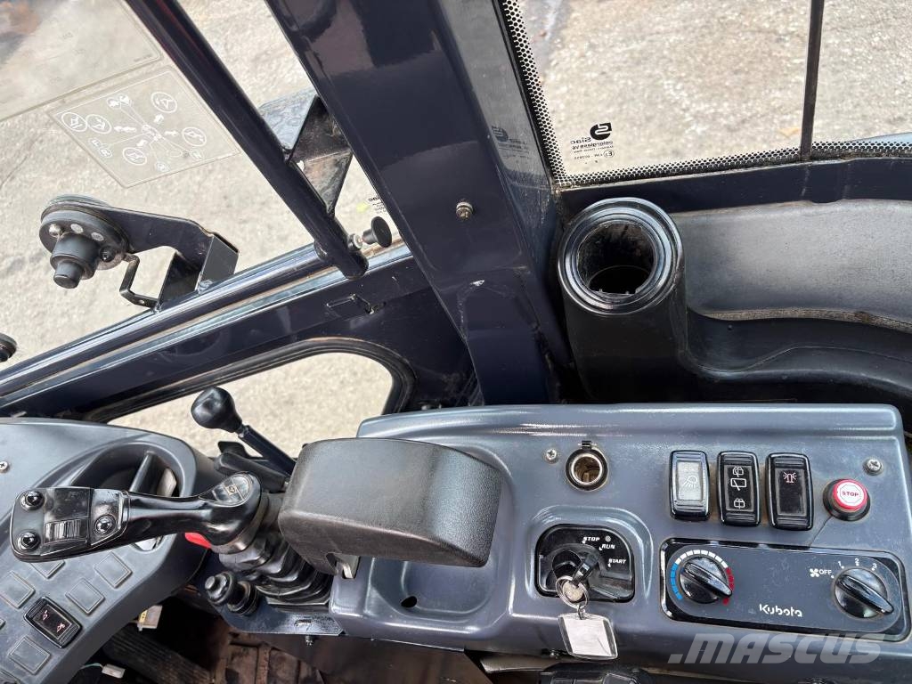 Kubota R065 Kolesni nakladalci