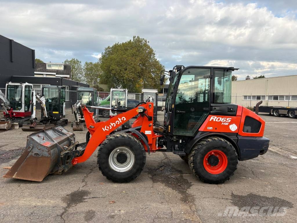 Kubota R065 Kolesni nakladalci