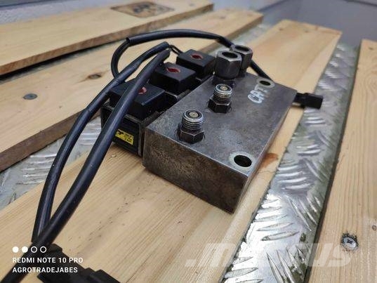 CAT TH 62 (AS.486186) valve block Гідравліка