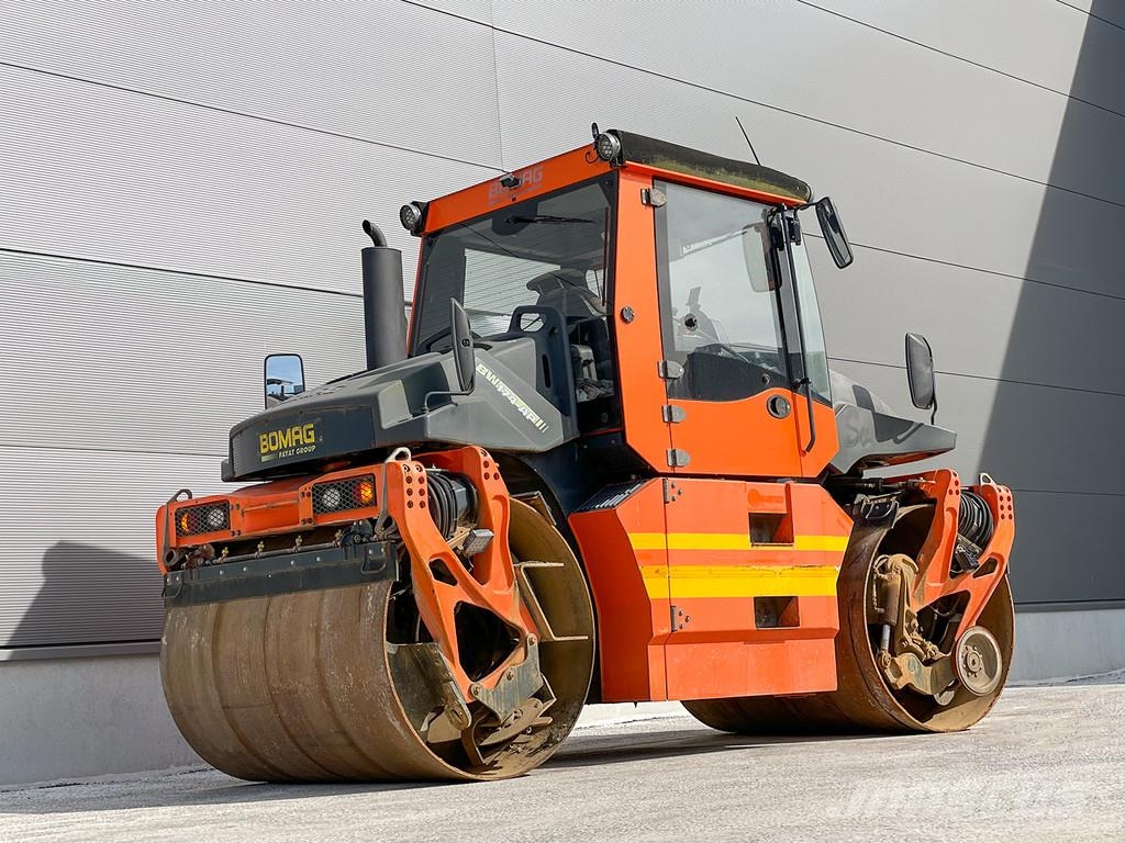 Bomag BW 174 AP-4 مداحل ثنائية الاسطوانة