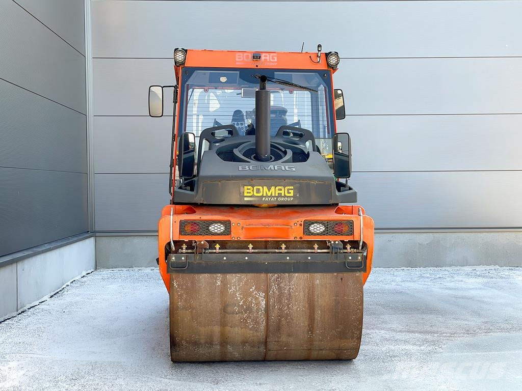 Bomag BW 174 AP-4 مداحل ثنائية الاسطوانة