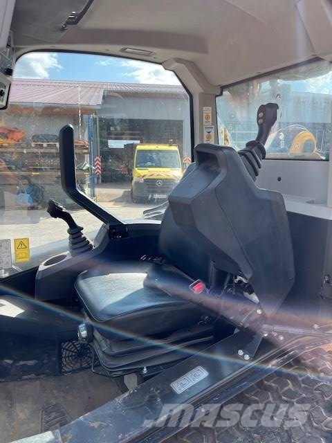 JCB Kettenlader 250T Kazıcı yükleyiciler - beko loder