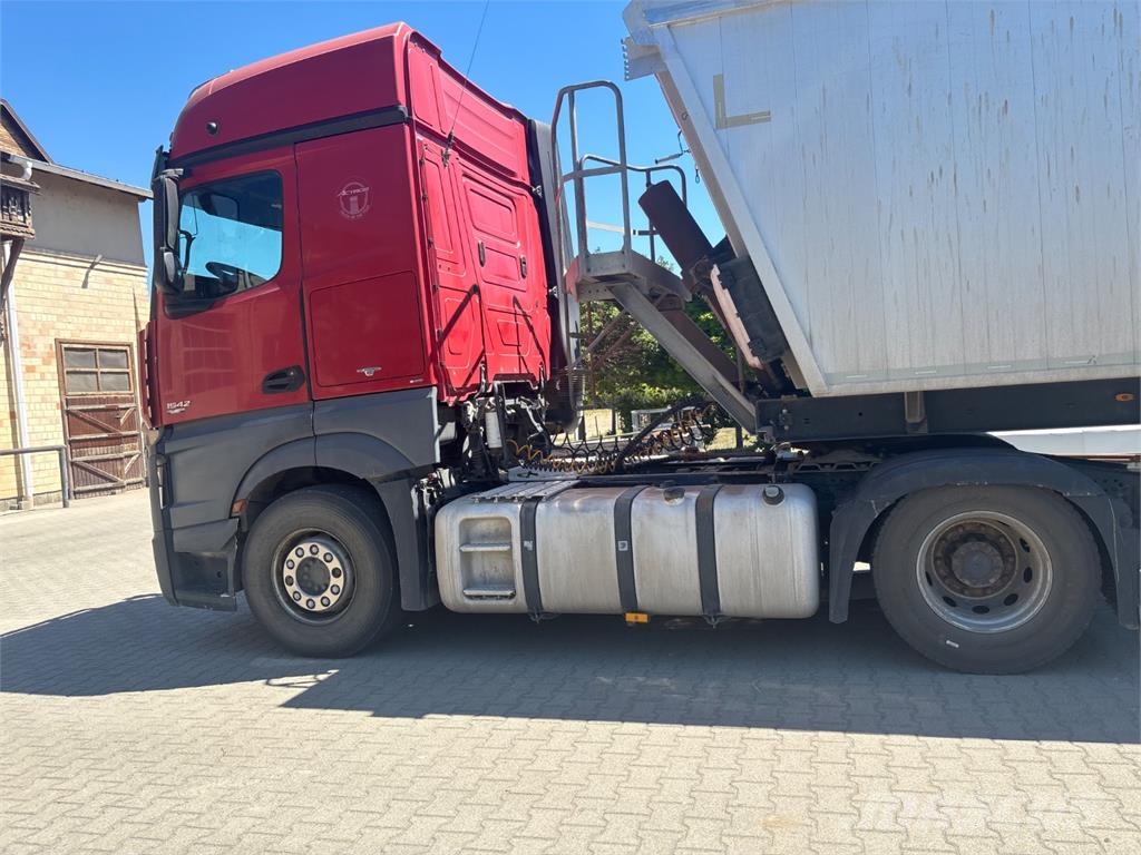 Mercedes-Benz ACTROS 1942 Тягачі