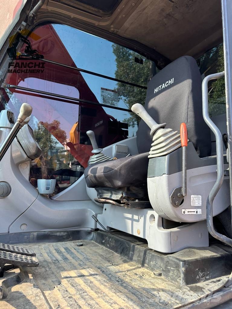 Hitachi 200 Bagri goseničarji