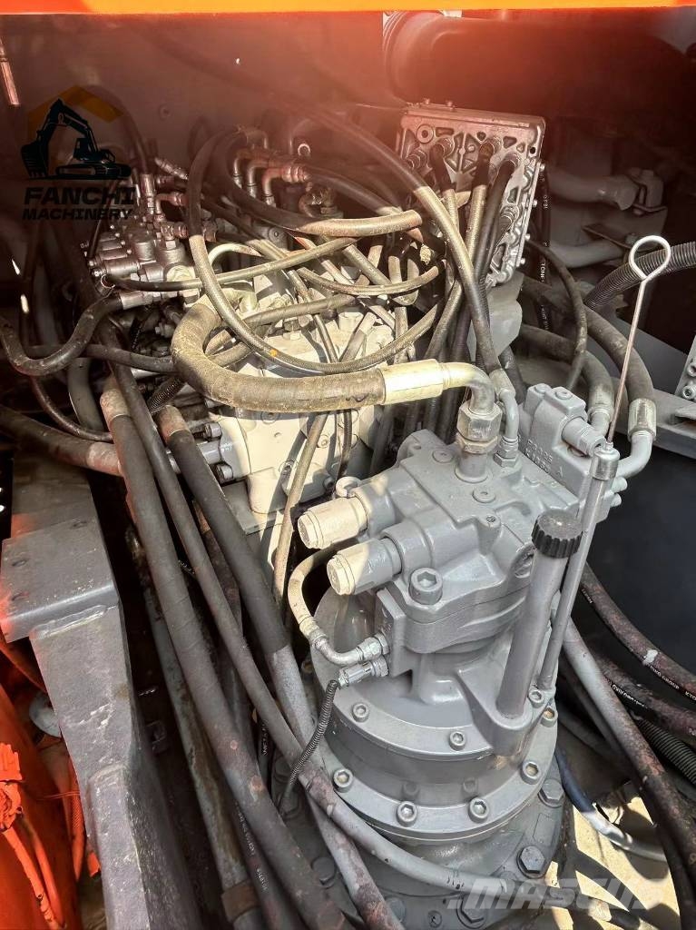 Hitachi 200 Bagri goseničarji