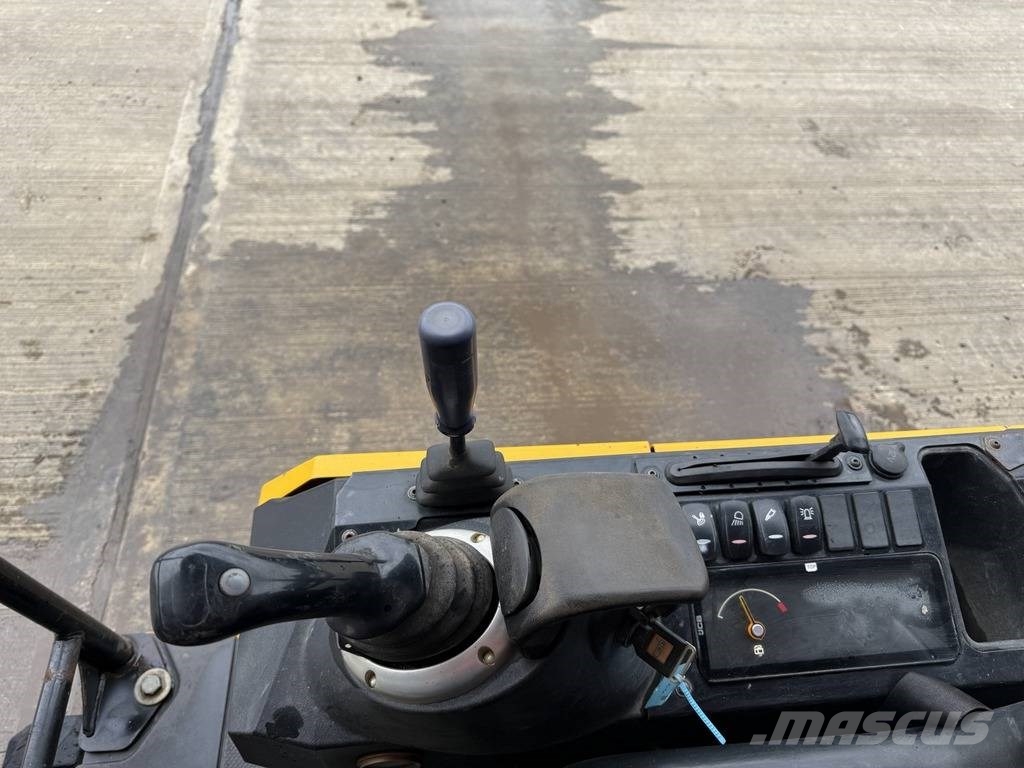 JCB 15 C-1 1.5t Mini Excvator / Digger حفارات صغيرة أقل من 7 طن (حفارات صغيرة)