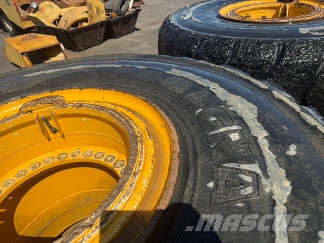 Volvo L 220 F COMPLET 4 PCS 29.5R25 Tyres, wheels and rims