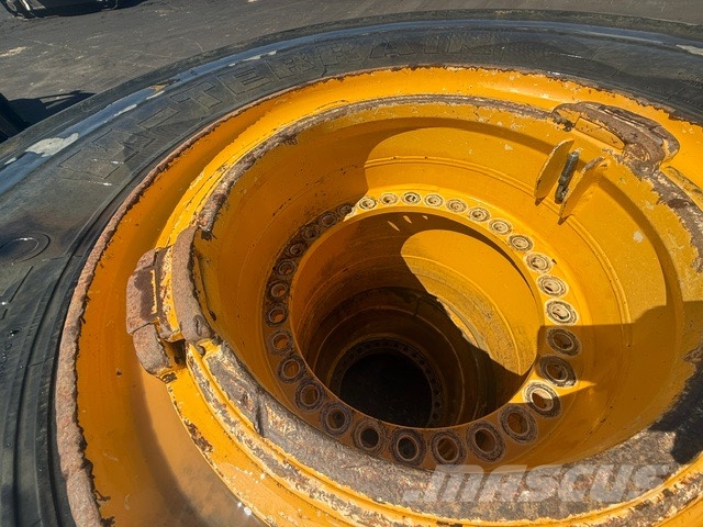 Volvo L 220 F COMPLET 4 PCS 29.5R25 Tyres, wheels and rims