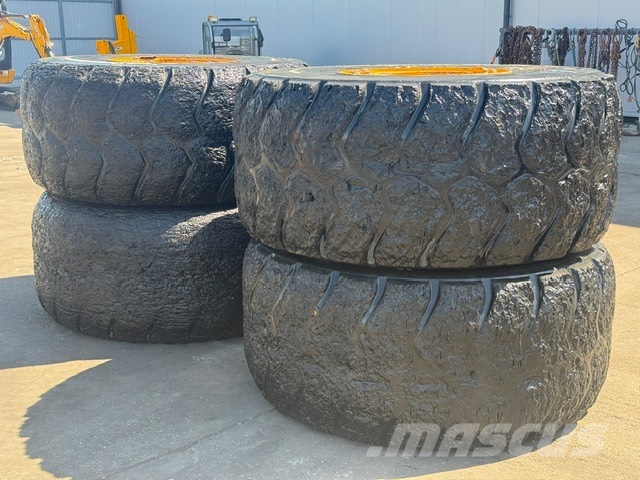 Volvo L 220 F COMPLET 4 PCS 29.5R25 Tyres, wheels and rims