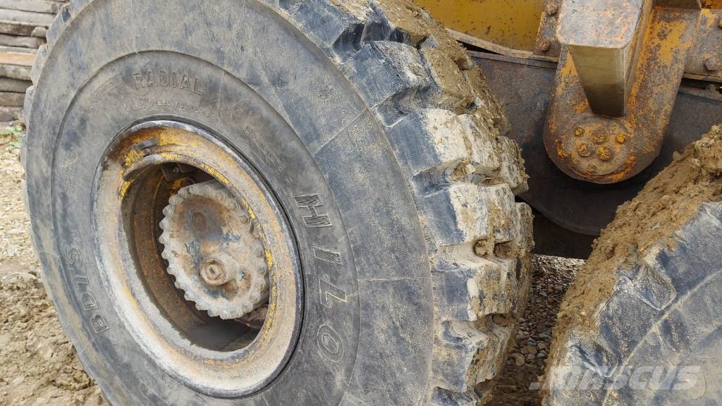 Komatsu HM300-2 Zglobni demperi