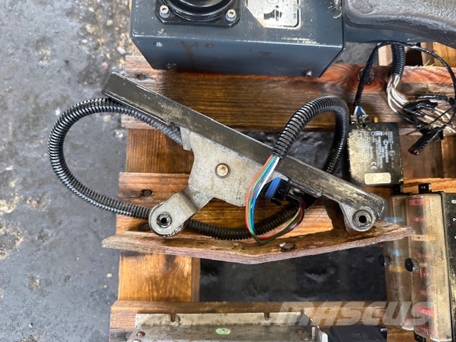 Bomag BC 572 RB USED PARTS COMPLET CAB Afvalpersen