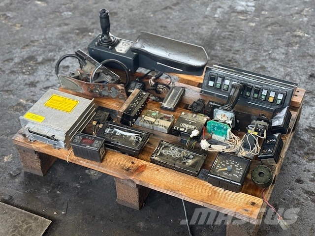 Bomag BC 572 RB USED PARTS COMPLET CAB Afvalpersen
