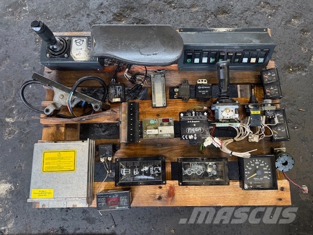 Bomag BC 572 RB USED PARTS COMPLET CAB Afvalpersen