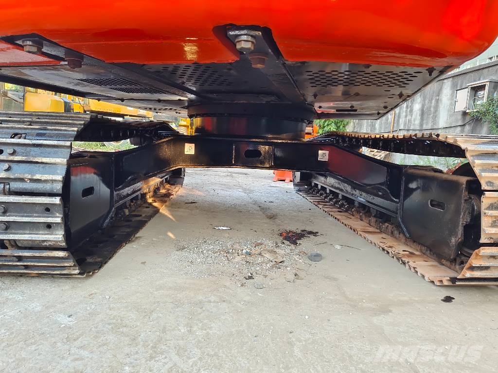 Hitachi ZX130 Bageri gusjeničari