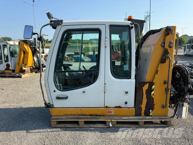 Liebherr A 316 USED CAB + LIFT Cabine en interieur
