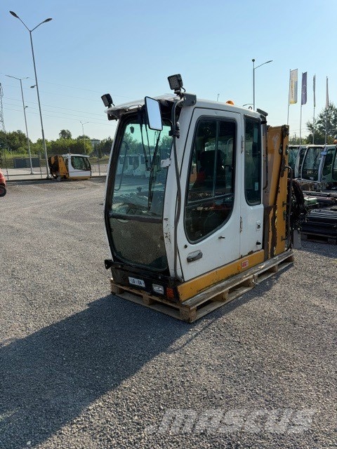 Liebherr A 316 USED CAB + LIFT Cabine en interieur