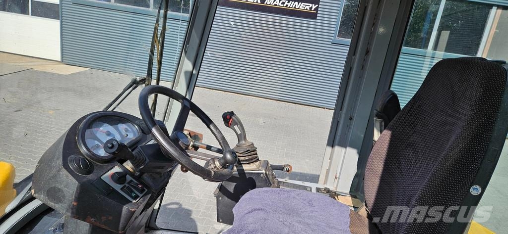 Paus SL755 لوادر بعجل
